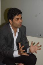 Karan Johar at Student of the Year Promotion in Radio FM 93.5 & Radio Mirchi 98.3 FM, Mumbai on 3rd Sept 2012 (3).JPG